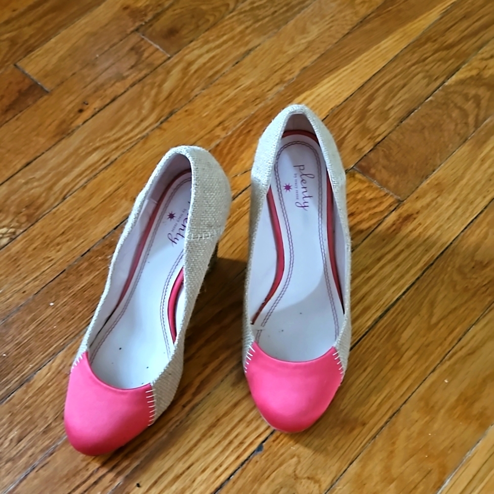 Plenty by Tracy Reese coral and beige wedges size 7.5